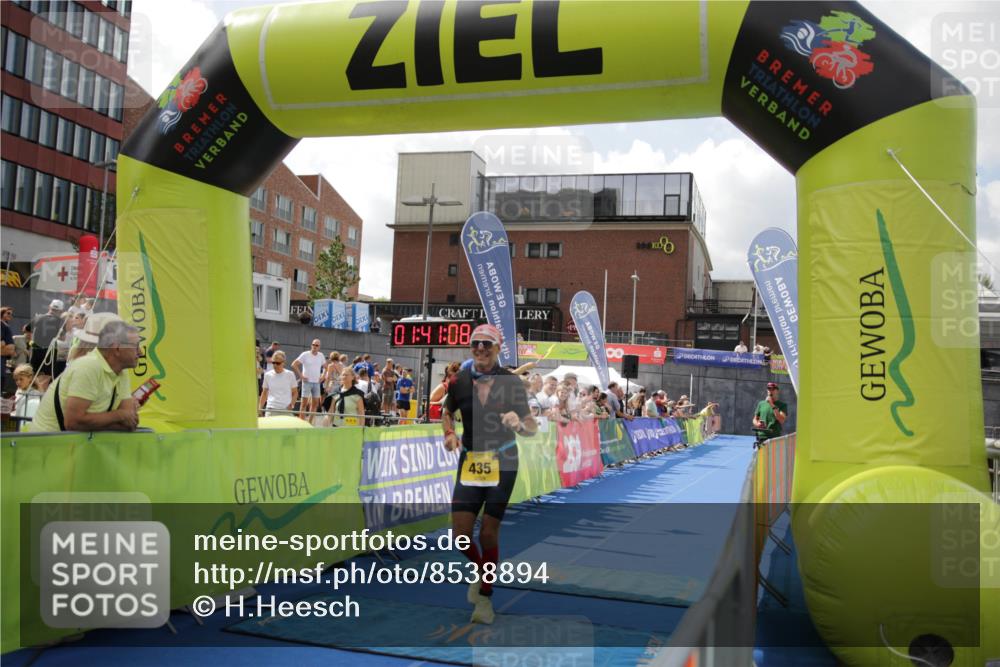 10.08.2025 - GEWOBA Citytriathlon Bremen H.Heesch http://msf.ph/oto/8538894 10.08.2025 11:44:46 Ziel 27, 435, 454 meine-sportfotos.de