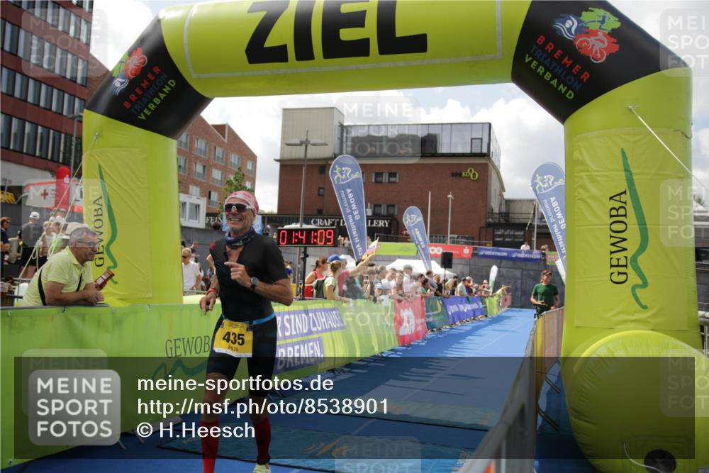 10.08.2025 - GEWOBA Citytriathlon Bremen H.Heesch http://msf.ph/oto/8538901 10.08.2025 11:44:46 Ziel 27, 435, 454 meine-sportfotos.de