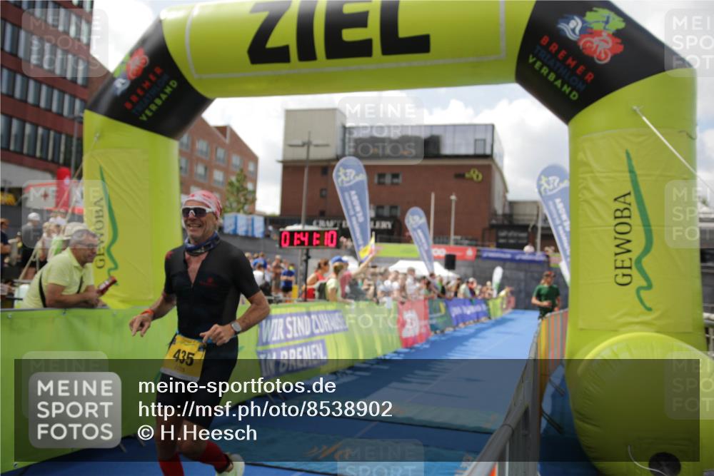 10.08.2025 - GEWOBA Citytriathlon Bremen H.Heesch http://msf.ph/oto/8538902 10.08.2025 11:44:47 Ziel 27, 435, 454 meine-sportfotos.de