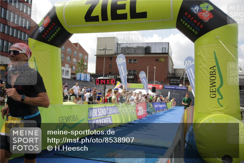 10.08.2025 - GEWOBA Citytriathlon Bremen H.Heesch http://msf.ph/oto/8538907 10.08.2025 11:44:47 Ziel 27, 435, 454 meine-sportfotos.de