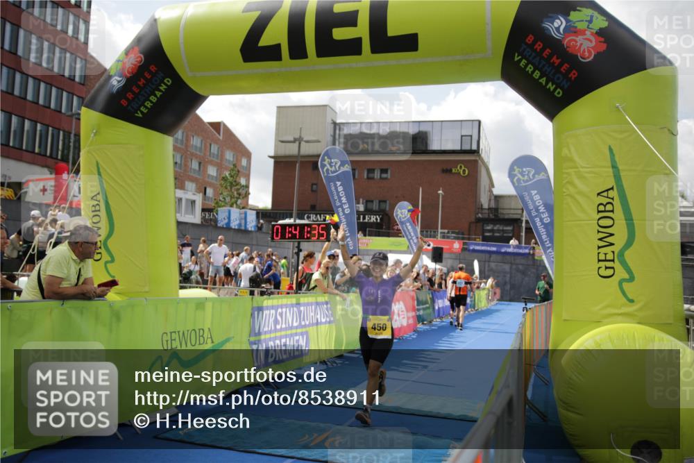 10.08.2025 - GEWOBA Citytriathlon Bremen H.Heesch http://msf.ph/oto/8538911 10.08.2025 11:45:12 Ziel 450 meine-sportfotos.de