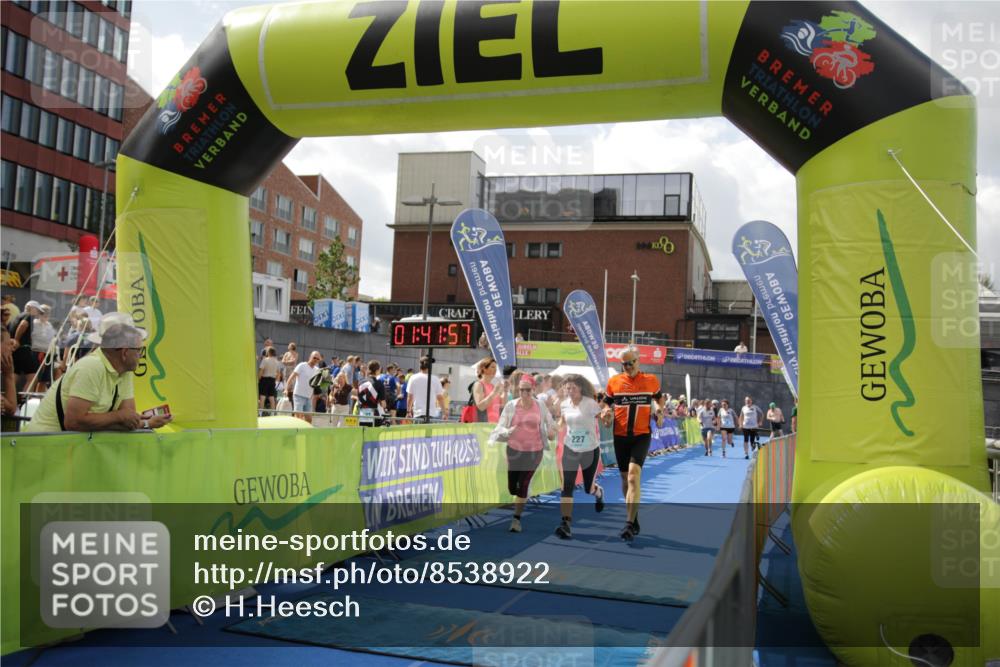 10.08.2025 - GEWOBA Citytriathlon Bremen H.Heesch http://msf.ph/oto/8538922 10.08.2025 11:45:34 Ziel 227 meine-sportfotos.de