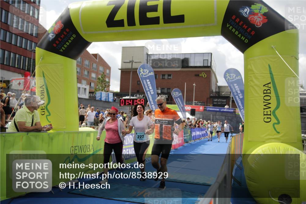 10.08.2025 - GEWOBA Citytriathlon Bremen H.Heesch http://msf.ph/oto/8538929 10.08.2025 11:45:35 Ziel 227 meine-sportfotos.de