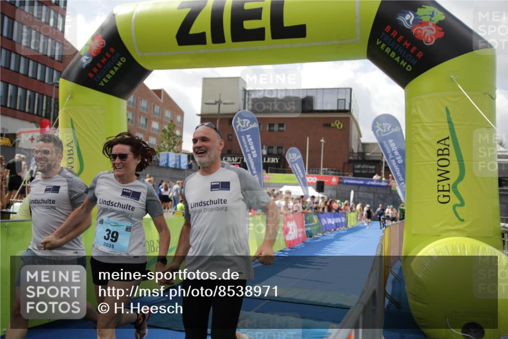 10.08.2025 - GEWOBA Citytriathlon Bremen H.Heesch http://msf.ph/oto/8538971 10.08.2025 11:45:40 Ziel 39, 227 meine-sportfotos.de