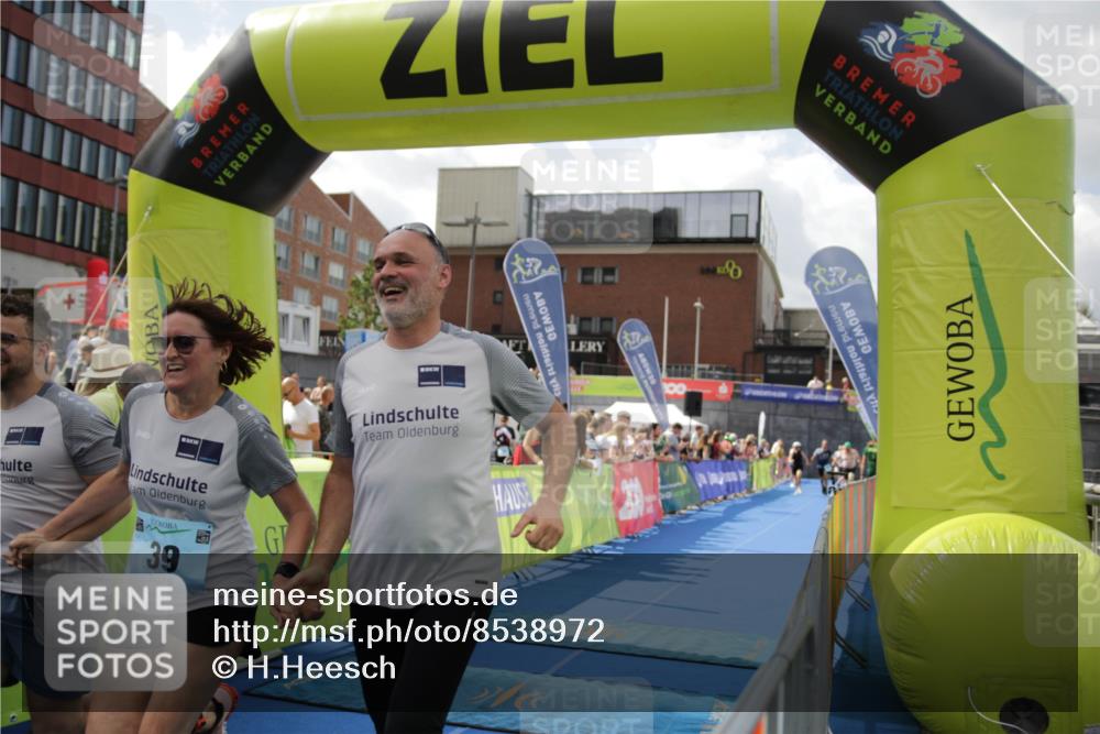 10.08.2025 - GEWOBA Citytriathlon Bremen H.Heesch http://msf.ph/oto/8538972 10.08.2025 11:45:41 Ziel 39, 221, 227 meine-sportfotos.de