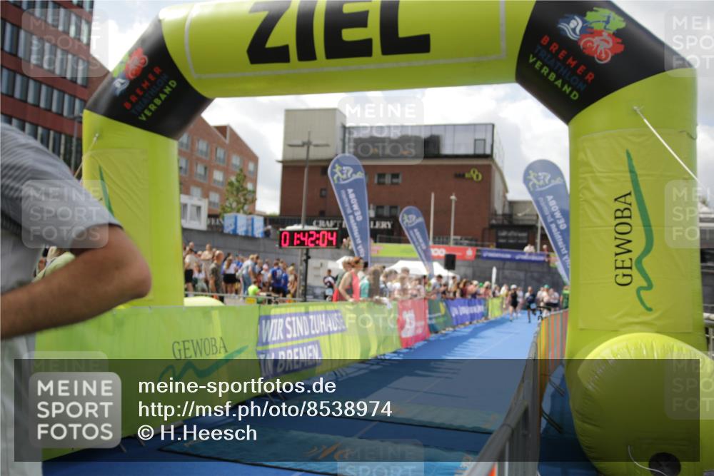10.08.2025 - GEWOBA Citytriathlon Bremen H.Heesch http://msf.ph/oto/8538974 10.08.2025 11:45:41 Ziel 39, 221, 227 meine-sportfotos.de