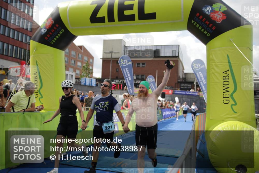 10.08.2025 - GEWOBA Citytriathlon Bremen H.Heesch http://msf.ph/oto/8538987 10.08.2025 11:45:48 Ziel 39, 221 meine-sportfotos.de