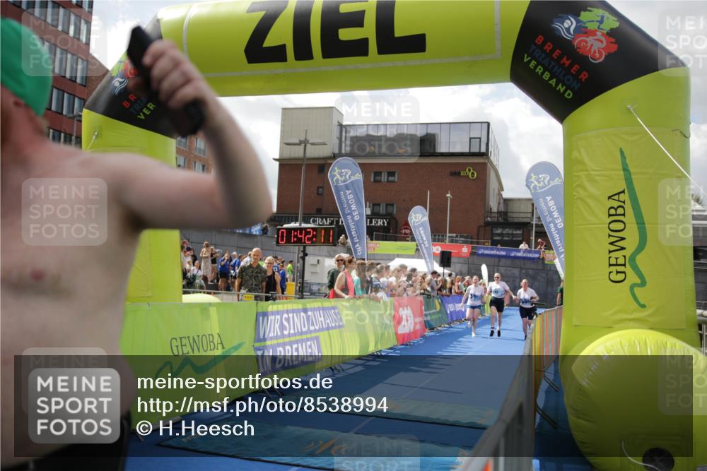 10.08.2025 - GEWOBA Citytriathlon Bremen H.Heesch http://msf.ph/oto/8538994 10.08.2025 11:45:49 Ziel 39, 221 meine-sportfotos.de
