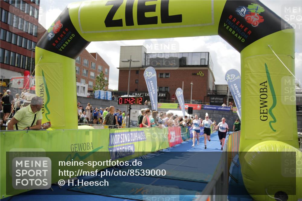 10.08.2025 - GEWOBA Citytriathlon Bremen H.Heesch http://msf.ph/oto/8539000 10.08.2025 11:45:49 Ziel 39, 221 meine-sportfotos.de