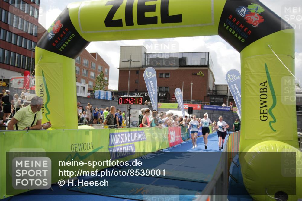 10.08.2025 - GEWOBA Citytriathlon Bremen H.Heesch http://msf.ph/oto/8539001 10.08.2025 11:45:50 Ziel 39, 221 meine-sportfotos.de