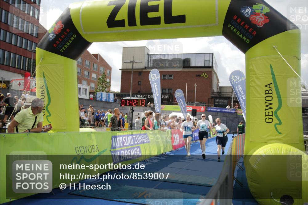10.08.2025 - GEWOBA Citytriathlon Bremen H.Heesch http://msf.ph/oto/8539007 10.08.2025 11:45:50 Ziel 39, 221 meine-sportfotos.de