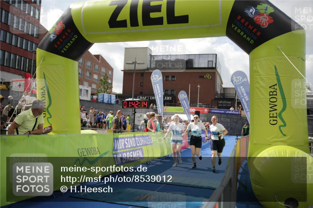 10.08.2025 - GEWOBA Citytriathlon Bremen H.Heesch http://msf.ph/oto/8539012 10.08.2025 11:45:51 Ziel 39, 221 meine-sportfotos.de