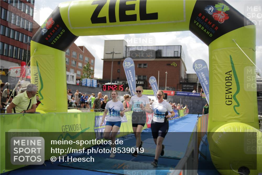10.08.2025 - GEWOBA Citytriathlon Bremen H.Heesch http://msf.ph/oto/8539019 10.08.2025 11:45:52 Ziel 23, 39, 221 meine-sportfotos.de