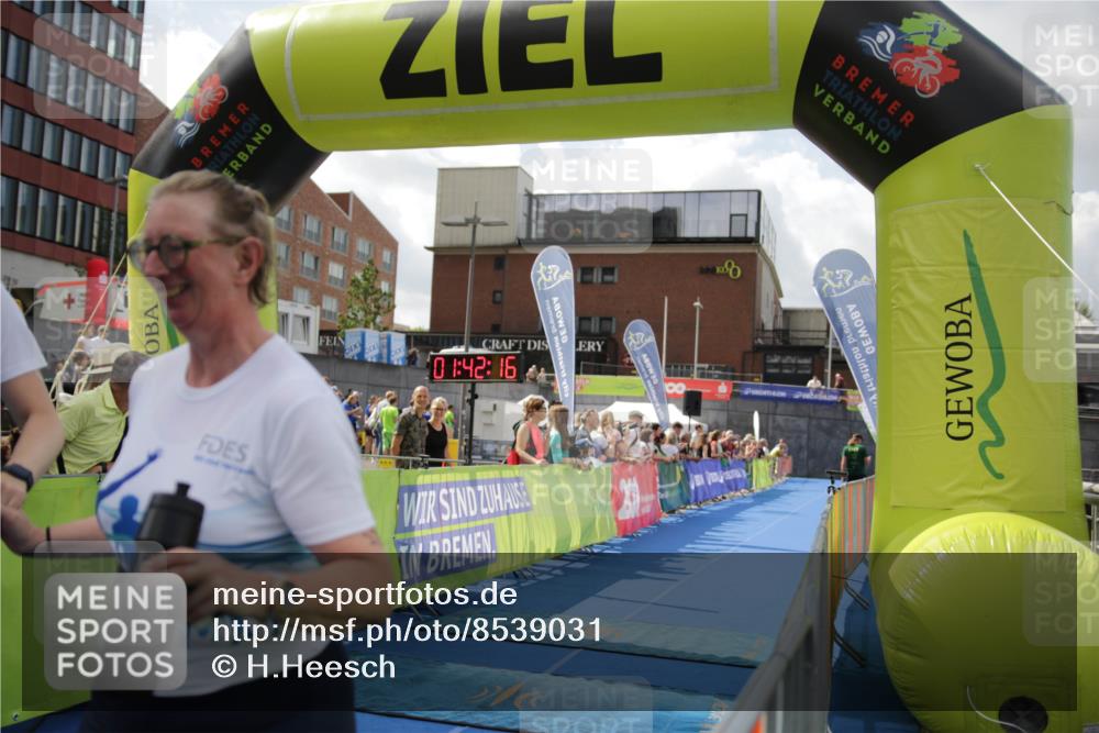 10.08.2025 - GEWOBA Citytriathlon Bremen H.Heesch http://msf.ph/oto/8539031 10.08.2025 11:45:53 Ziel 23, 39, 221 meine-sportfotos.de