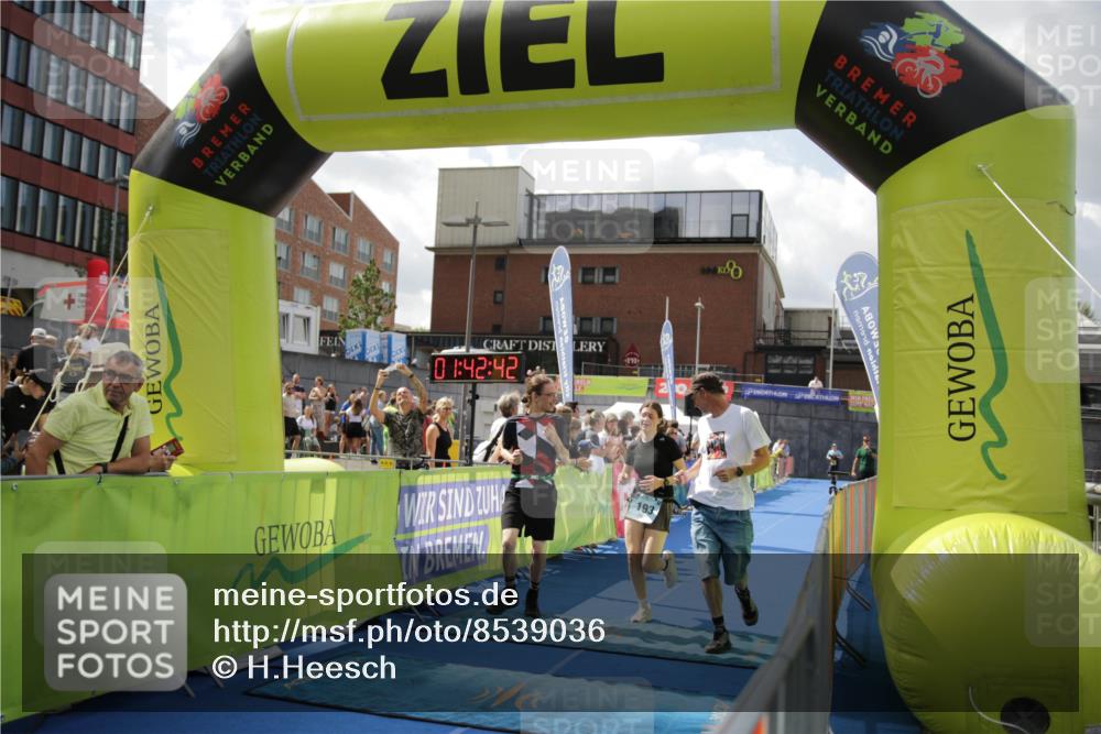 10.08.2025 - GEWOBA Citytriathlon Bremen H.Heesch http://msf.ph/oto/8539036 10.08.2025 11:46:19 Ziel 193 meine-sportfotos.de