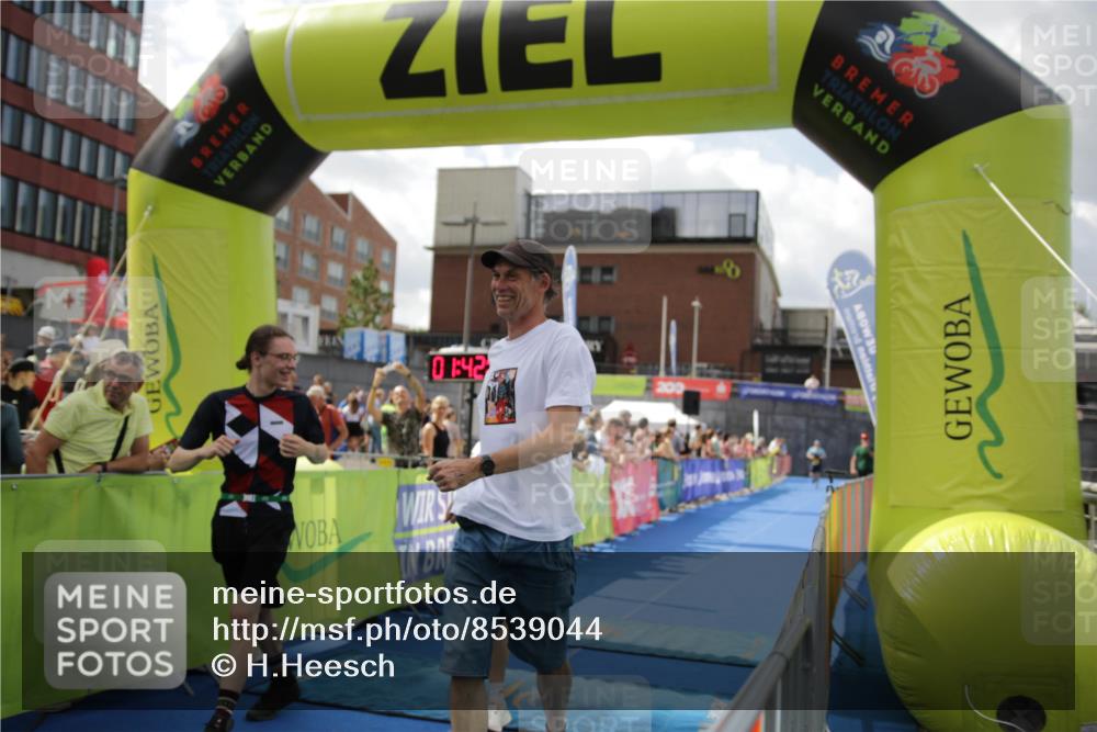 10.08.2025 - GEWOBA Citytriathlon Bremen H.Heesch http://msf.ph/oto/8539044 10.08.2025 11:46:21 Ziel 193 meine-sportfotos.de