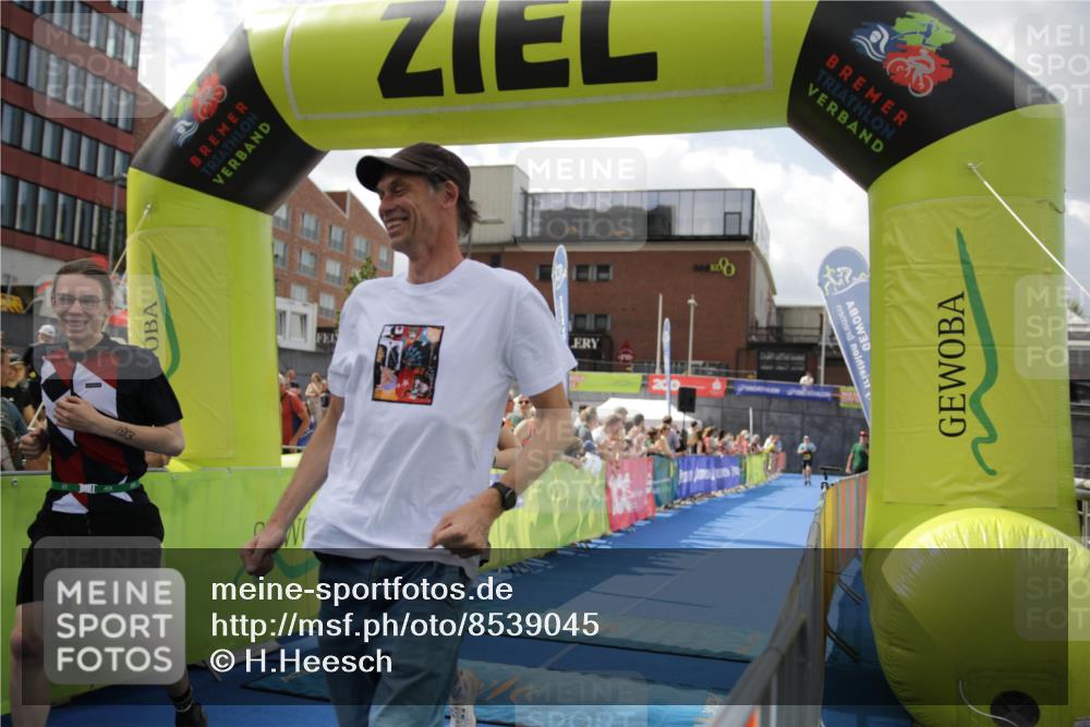 10.08.2025 - GEWOBA Citytriathlon Bremen H.Heesch http://msf.ph/oto/8539045 10.08.2025 11:46:21 Ziel 193 meine-sportfotos.de