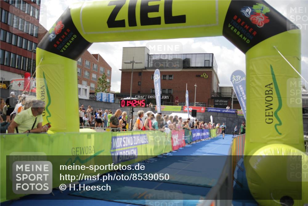10.08.2025 - GEWOBA Citytriathlon Bremen H.Heesch http://msf.ph/oto/8539050 10.08.2025 11:46:23 Ziel 193 meine-sportfotos.de