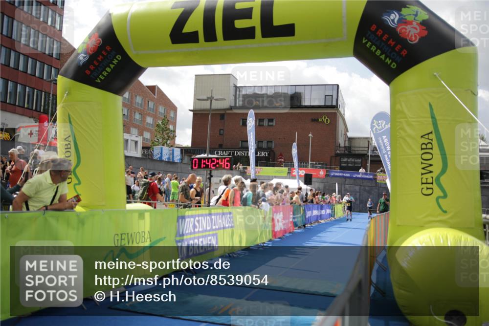 10.08.2025 - GEWOBA Citytriathlon Bremen H.Heesch http://msf.ph/oto/8539054 10.08.2025 11:46:24 Ziel 193 meine-sportfotos.de
