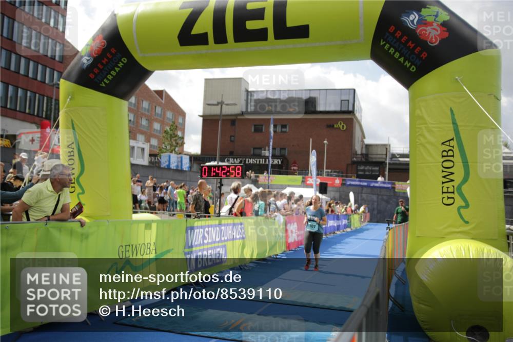 10.08.2025 - GEWOBA Citytriathlon Bremen H.Heesch http://msf.ph/oto/8539110 10.08.2025 11:46:35 Ziel 381 meine-sportfotos.de