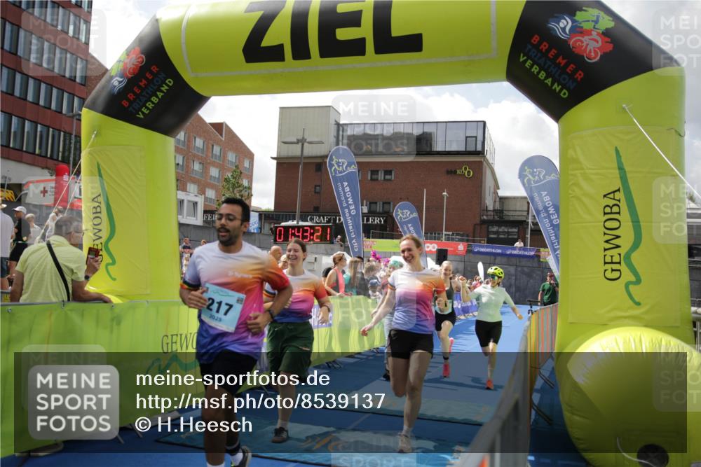 10.08.2025 - GEWOBA Citytriathlon Bremen H.Heesch http://msf.ph/oto/8539137 10.08.2025 11:46:58 Ziel 73, 113, 217 meine-sportfotos.de