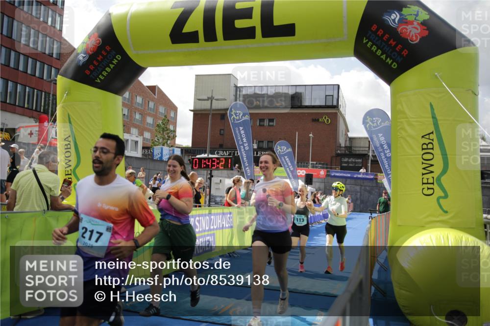 10.08.2025 - GEWOBA Citytriathlon Bremen H.Heesch http://msf.ph/oto/8539138 10.08.2025 11:46:58 Ziel 73, 113, 217 meine-sportfotos.de
