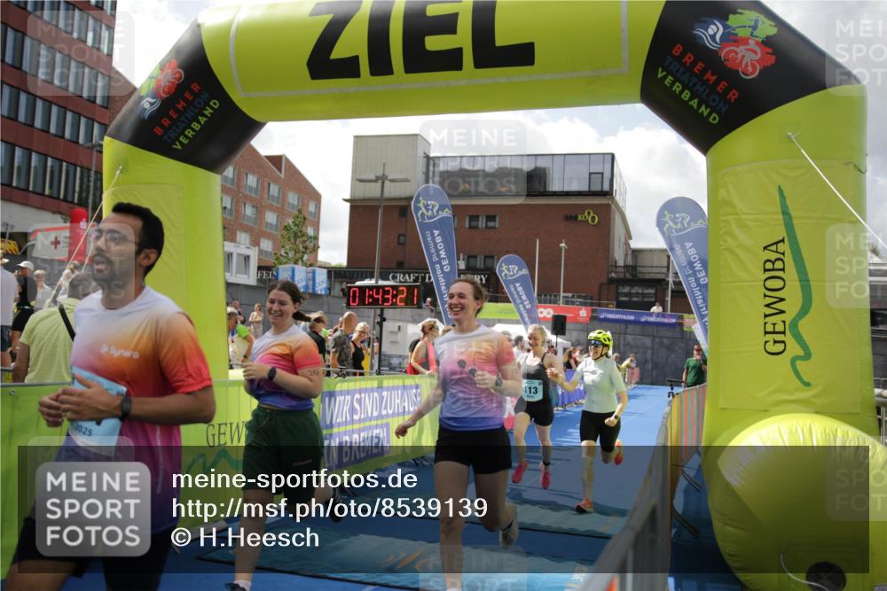 10.08.2025 - GEWOBA Citytriathlon Bremen H.Heesch http://msf.ph/oto/8539139 10.08.2025 11:46:58 Ziel 73, 113, 217 meine-sportfotos.de