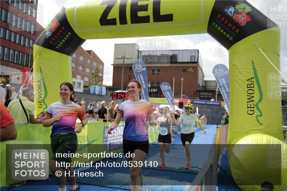 10.08.2025 - GEWOBA Citytriathlon Bremen H.Heesch http://msf.ph/oto/8539140 10.08.2025 11:46:59 Ziel 73, 113, 217 meine-sportfotos.de