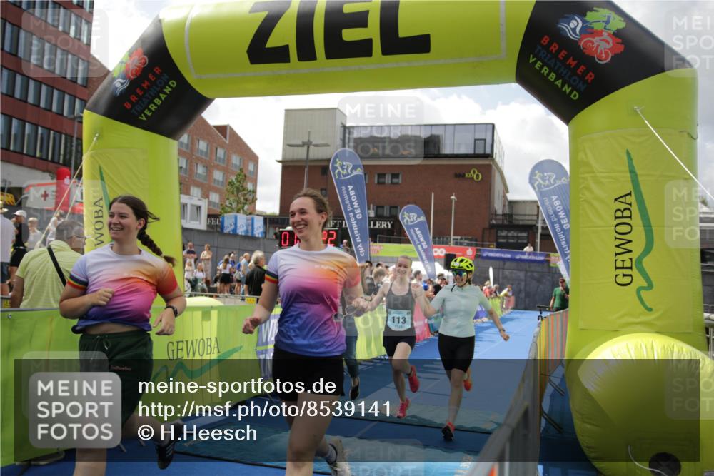 10.08.2025 - GEWOBA Citytriathlon Bremen H.Heesch http://msf.ph/oto/8539141 10.08.2025 11:46:59 Ziel 73, 113, 217 meine-sportfotos.de