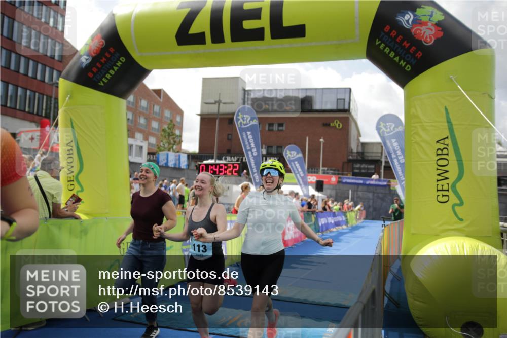 10.08.2025 - GEWOBA Citytriathlon Bremen H.Heesch http://msf.ph/oto/8539143 10.08.2025 11:46:59 Ziel 73, 113, 217 meine-sportfotos.de