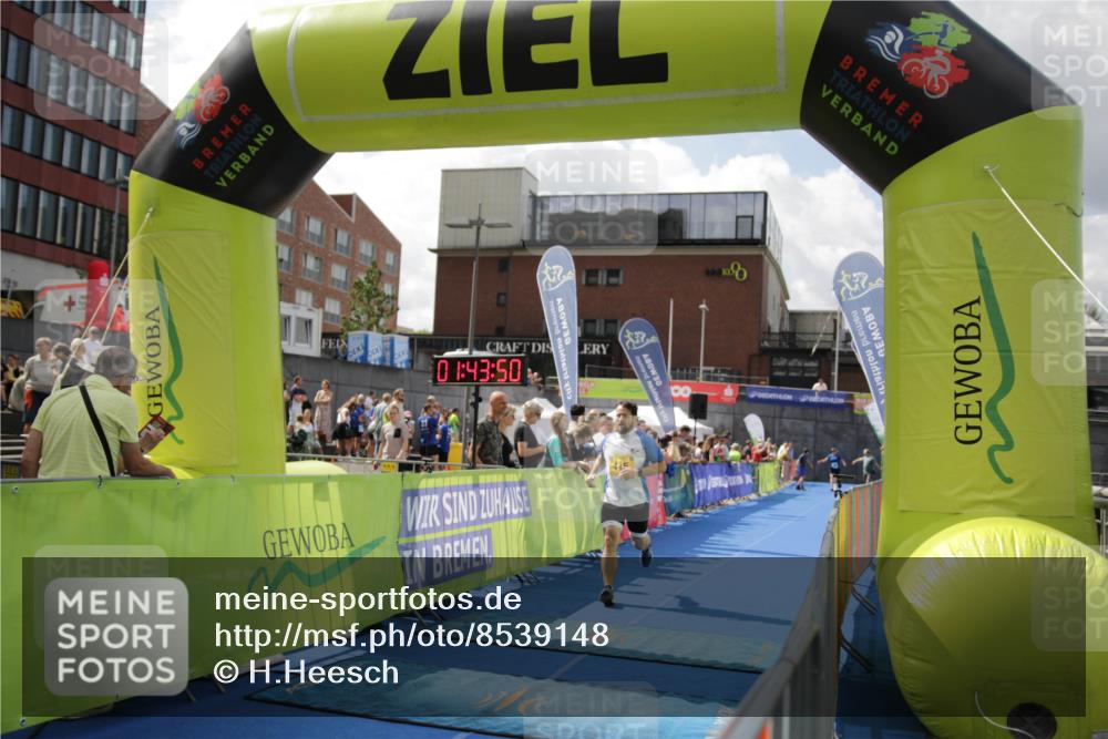10.08.2025 - GEWOBA Citytriathlon Bremen H.Heesch http://msf.ph/oto/8539148 10.08.2025 11:47:27 Ziel  meine-sportfotos.de