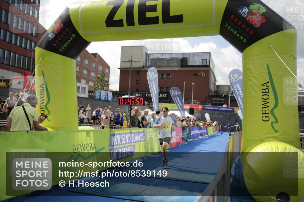 10.08.2025 - GEWOBA Citytriathlon Bremen H.Heesch http://msf.ph/oto/8539149 10.08.2025 11:47:27 Ziel  meine-sportfotos.de