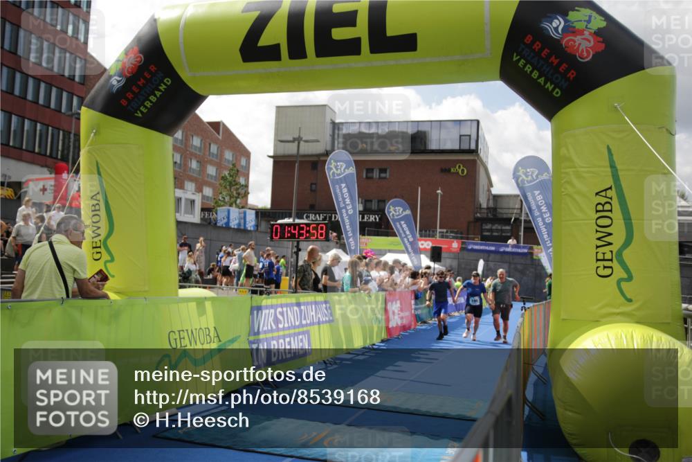 10.08.2025 - GEWOBA Citytriathlon Bremen H.Heesch http://msf.ph/oto/8539168 10.08.2025 11:47:36 Ziel 415 meine-sportfotos.de