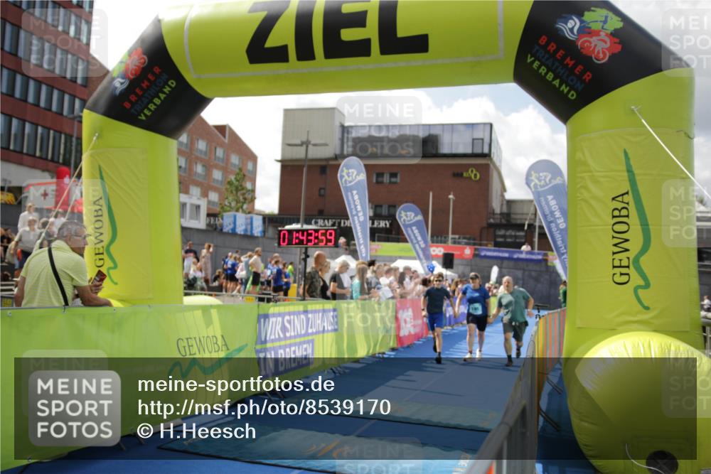 10.08.2025 - GEWOBA Citytriathlon Bremen H.Heesch http://msf.ph/oto/8539170 10.08.2025 11:47:36 Ziel 415 meine-sportfotos.de