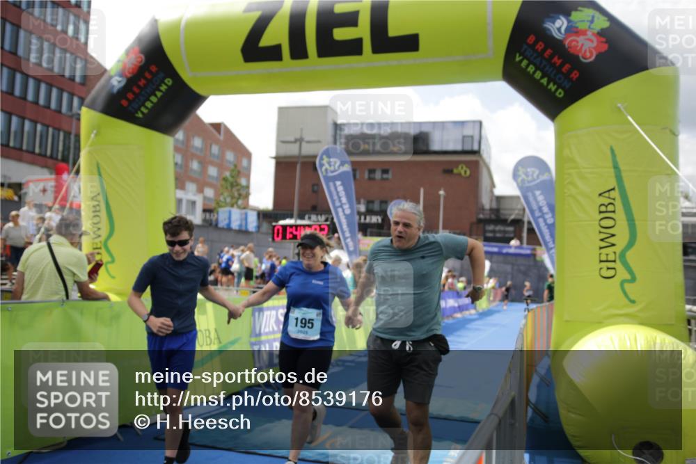 10.08.2025 - GEWOBA Citytriathlon Bremen H.Heesch http://msf.ph/oto/8539176 10.08.2025 11:47:39 Ziel 195, 415 meine-sportfotos.de