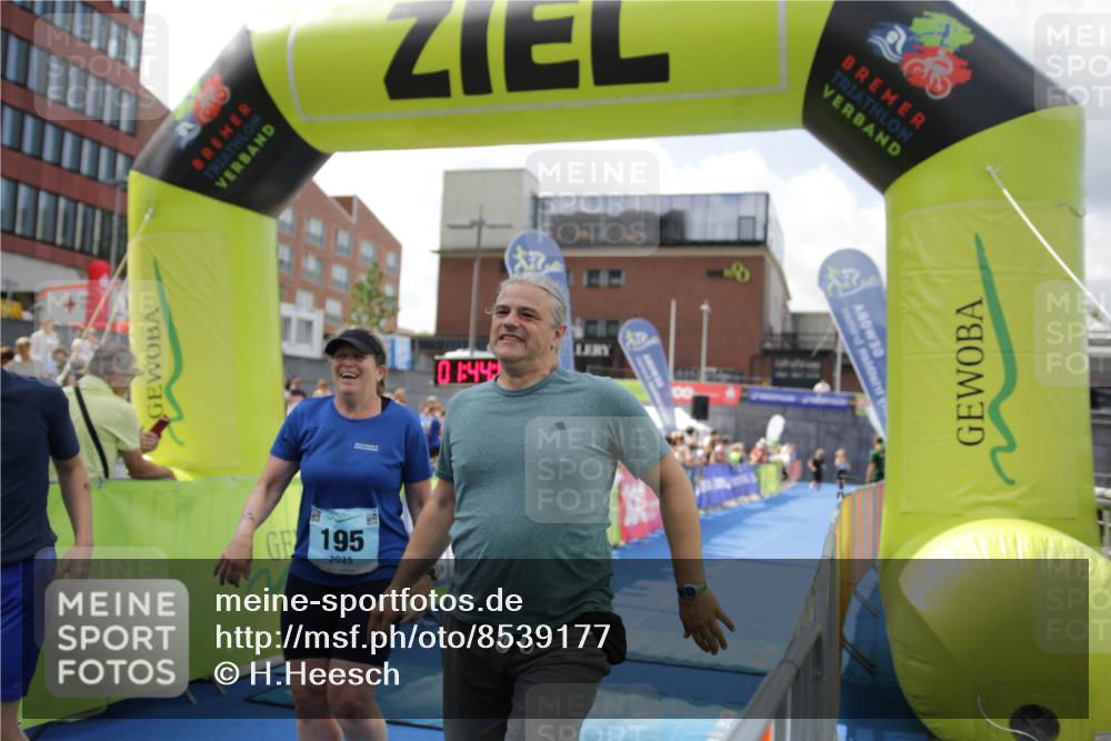 10.08.2025 - GEWOBA Citytriathlon Bremen H.Heesch http://msf.ph/oto/8539177 10.08.2025 11:47:40 Ziel 195, 415 meine-sportfotos.de