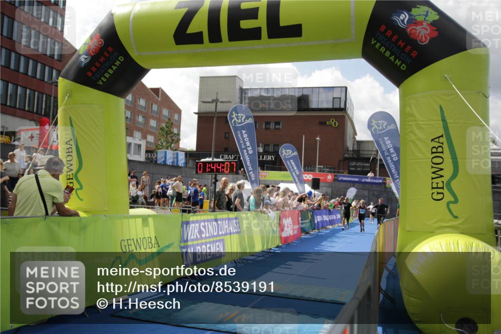 10.08.2025 - GEWOBA Citytriathlon Bremen H.Heesch http://msf.ph/oto/8539191 10.08.2025 11:47:44 Ziel 195 meine-sportfotos.de