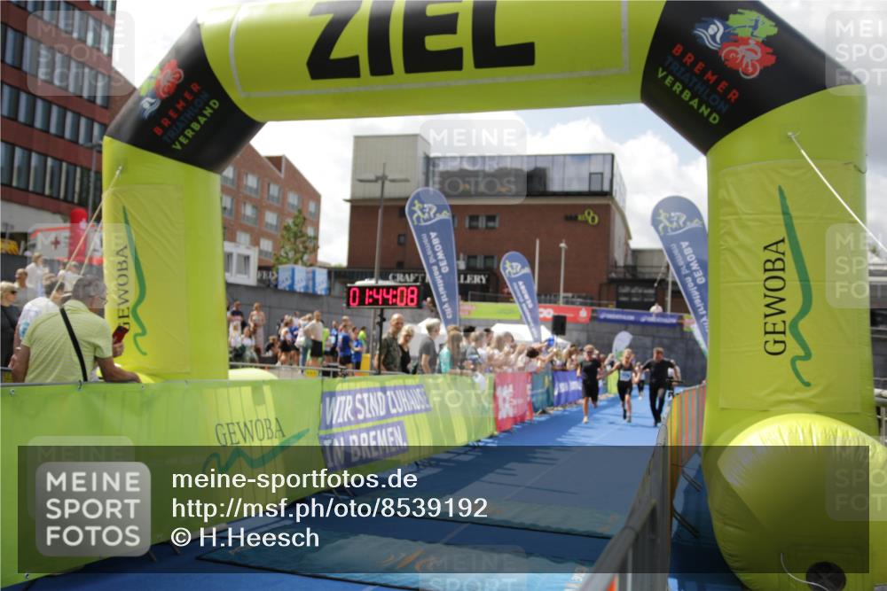 10.08.2025 - GEWOBA Citytriathlon Bremen H.Heesch http://msf.ph/oto/8539192 10.08.2025 11:47:45 Ziel 195 meine-sportfotos.de