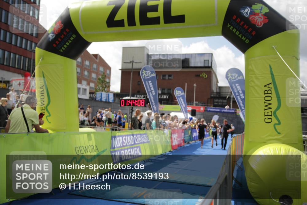 10.08.2025 - GEWOBA Citytriathlon Bremen H.Heesch http://msf.ph/oto/8539193 10.08.2025 11:47:45 Ziel 195 meine-sportfotos.de