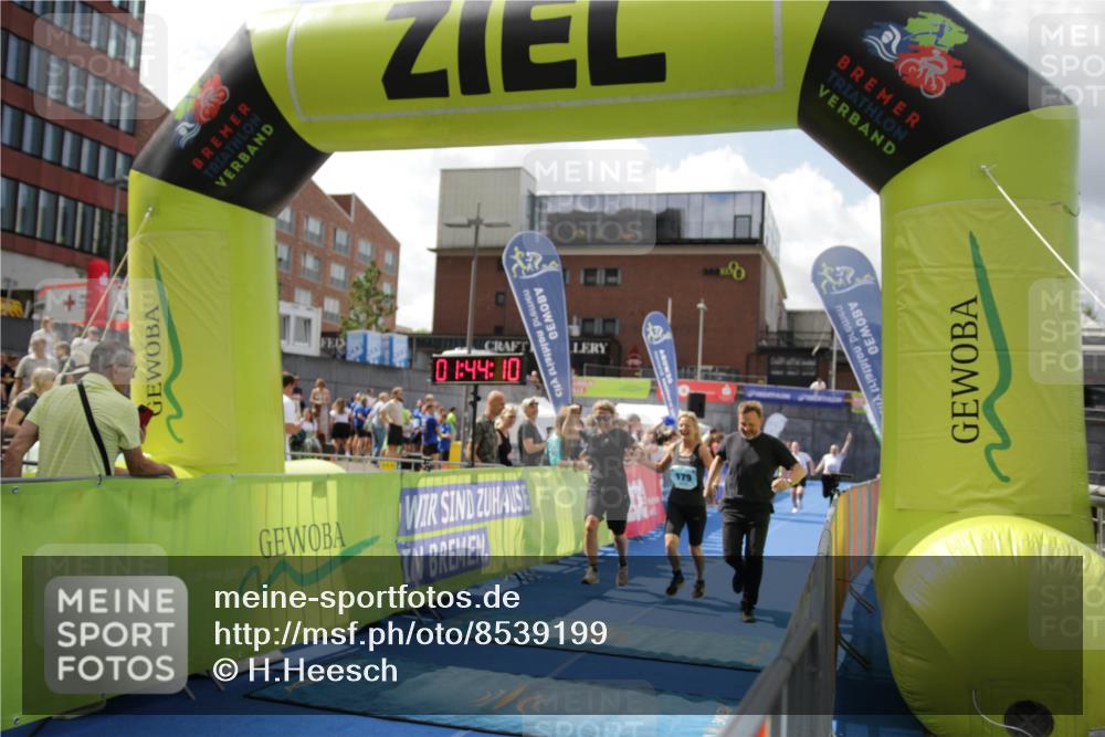 10.08.2025 - GEWOBA Citytriathlon Bremen H.Heesch http://msf.ph/oto/8539199 10.08.2025 11:47:47 Ziel 179, 195 meine-sportfotos.de