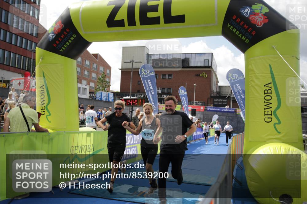 10.08.2025 - GEWOBA Citytriathlon Bremen H.Heesch http://msf.ph/oto/8539200 10.08.2025 11:47:48 Ziel 179, 195 meine-sportfotos.de
