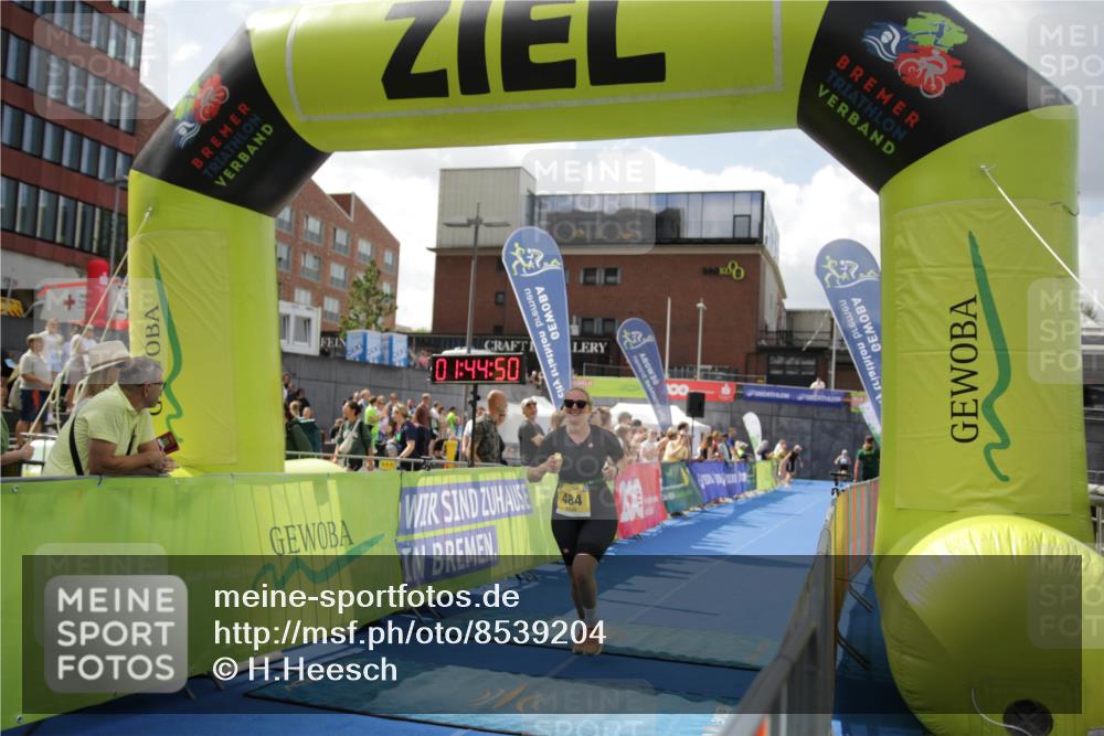 10.08.2025 - GEWOBA Citytriathlon Bremen H.Heesch http://msf.ph/oto/8539204 10.08.2025 11:48:27 Ziel  meine-sportfotos.de