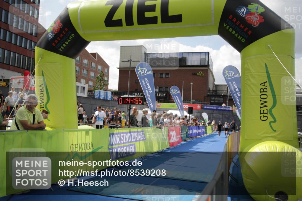 10.08.2025 - GEWOBA Citytriathlon Bremen H.Heesch http://msf.ph/oto/8539208 10.08.2025 11:48:32 Ziel 484 meine-sportfotos.de