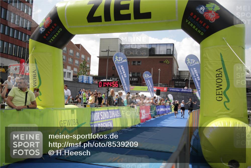 10.08.2025 - GEWOBA Citytriathlon Bremen H.Heesch http://msf.ph/oto/8539209 10.08.2025 11:48:33 Ziel 484 meine-sportfotos.de