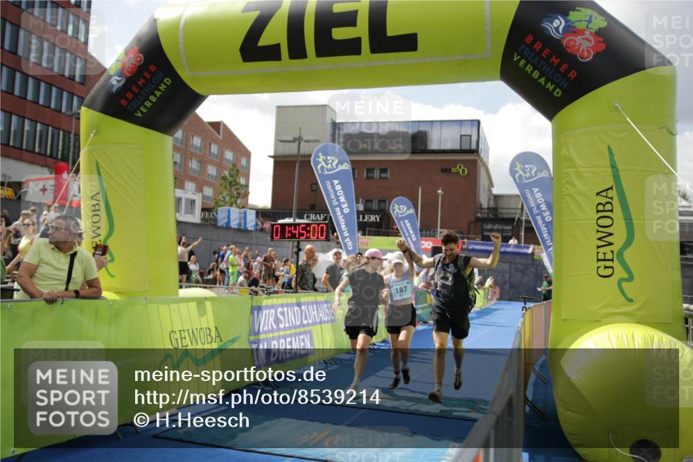10.08.2025 - GEWOBA Citytriathlon Bremen H.Heesch http://msf.ph/oto/8539214 10.08.2025 11:48:37 Ziel 187, 484 meine-sportfotos.de