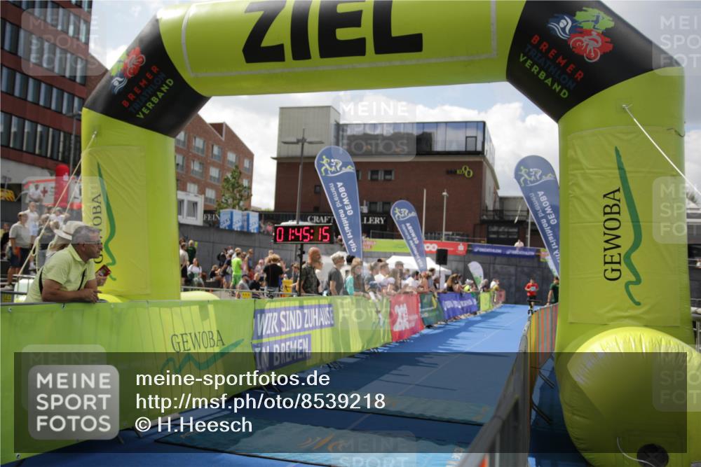10.08.2025 - GEWOBA Citytriathlon Bremen H.Heesch http://msf.ph/oto/8539218 10.08.2025 11:48:52 Ziel  meine-sportfotos.de
