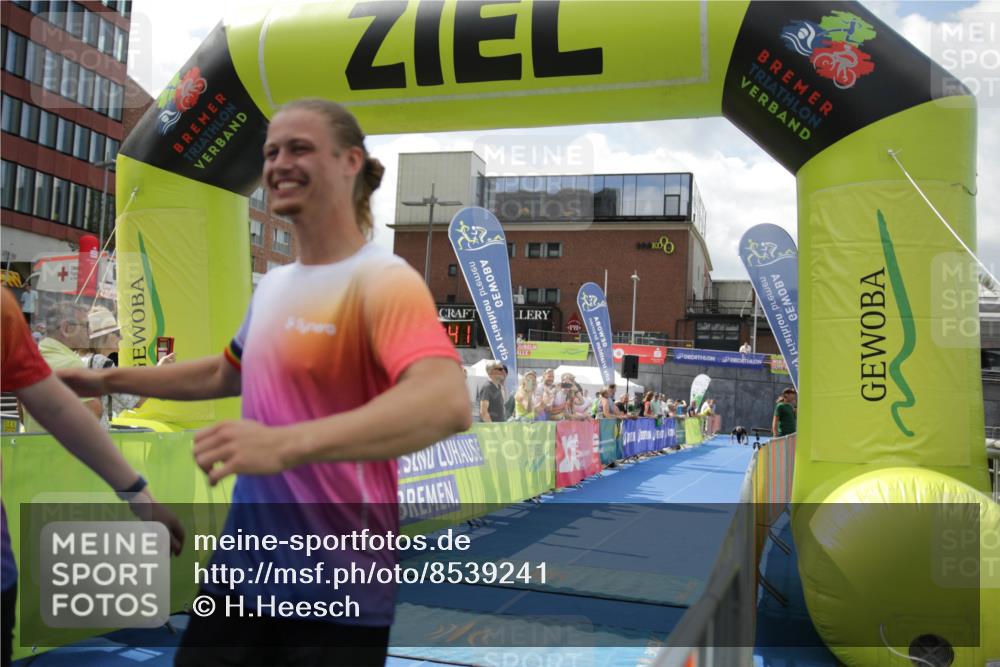 10.08.2025 - GEWOBA Citytriathlon Bremen H.Heesch http://msf.ph/oto/8539241 10.08.2025 11:51:17 Ziel 149, 361 meine-sportfotos.de