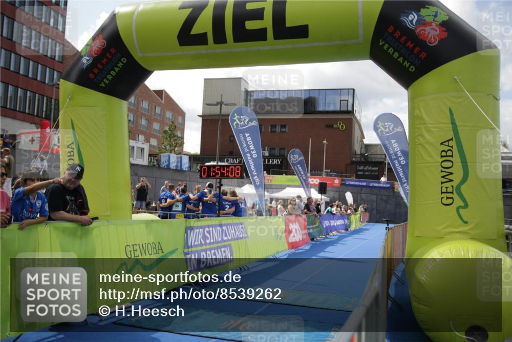 10.08.2025 - GEWOBA Citytriathlon Bremen H.Heesch http://msf.ph/oto/8539262 10.08.2025 11:57:45 Ziel 17 meine-sportfotos.de