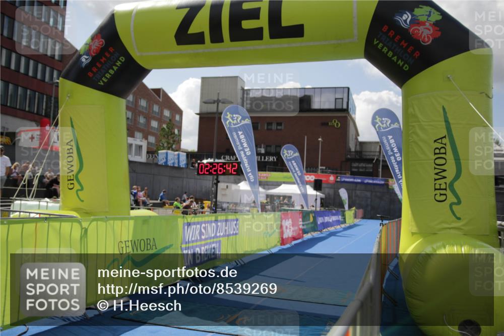 10.08.2025 - GEWOBA Citytriathlon Bremen H.Heesch http://msf.ph/oto/8539269 10.08.2025 12:30:20 Ziel  meine-sportfotos.de