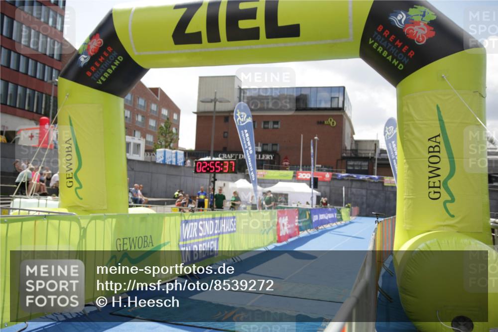 10.08.2025 - GEWOBA Citytriathlon Bremen H.Heesch http://msf.ph/oto/8539272 10.08.2025 12:59:15 Ziel  meine-sportfotos.de